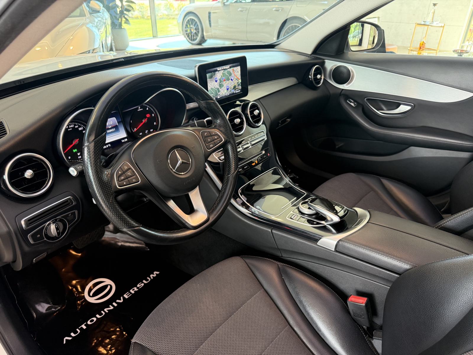 Mercedes C220d Avantgarde Aut. - LED, koža, panorama, reg. 02/2027, fotografija 7