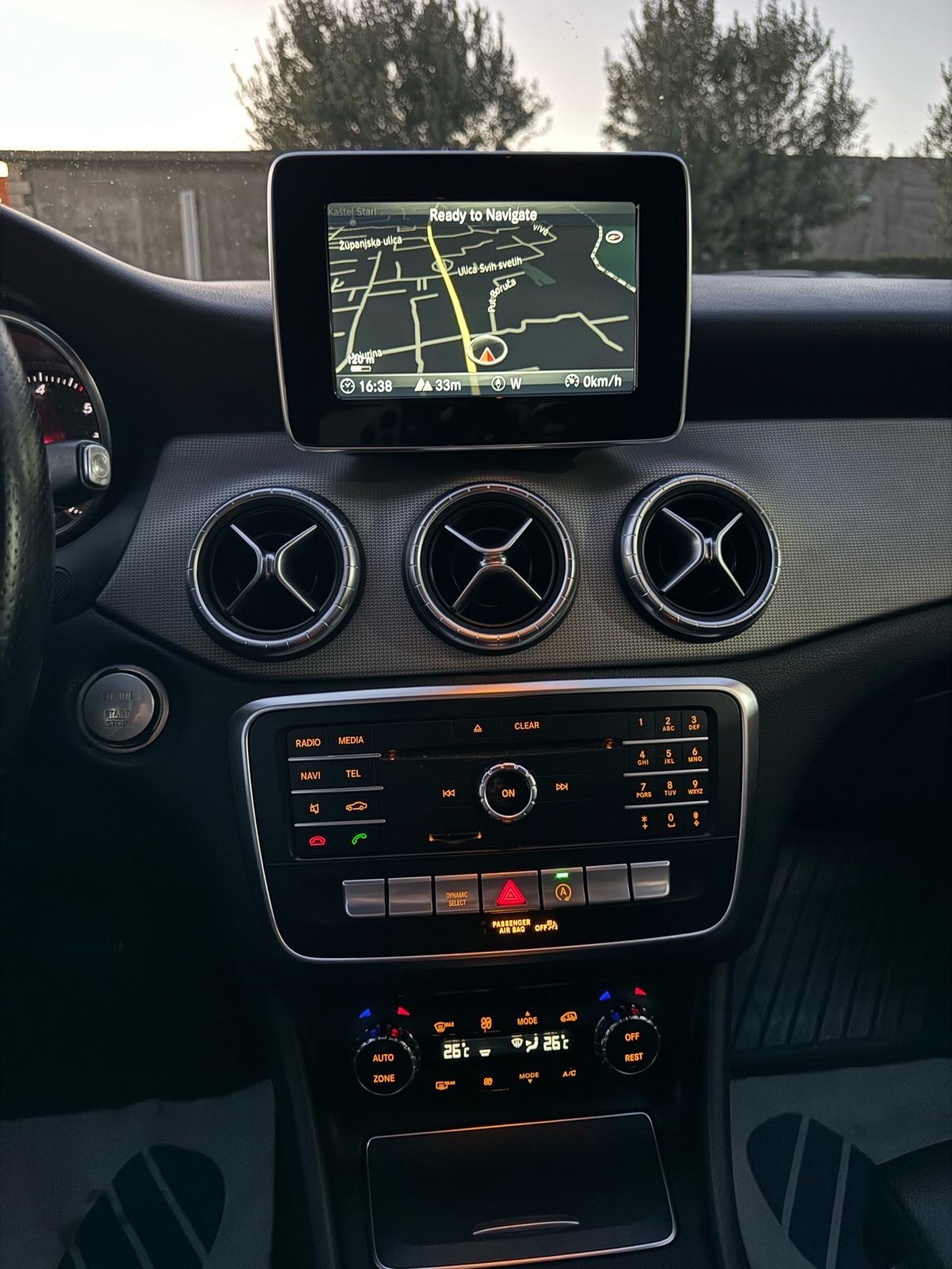 Mercedes CLA 180d AUTOMATIK—Mod 2018 FACELIFT—FULL LED—KOŽA—NAV—KAMERA, fotografija 17