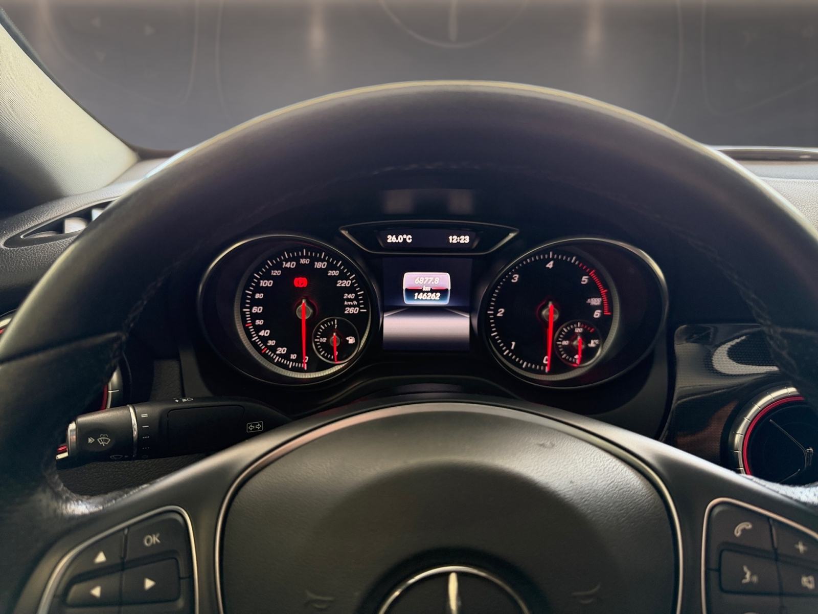 MERCEDES CLA 200 D ✔️ LED ✔️ DUPLE GUME ✔️MALI SERVIS ✔OBROČNA OTPLATA, fotografija 14