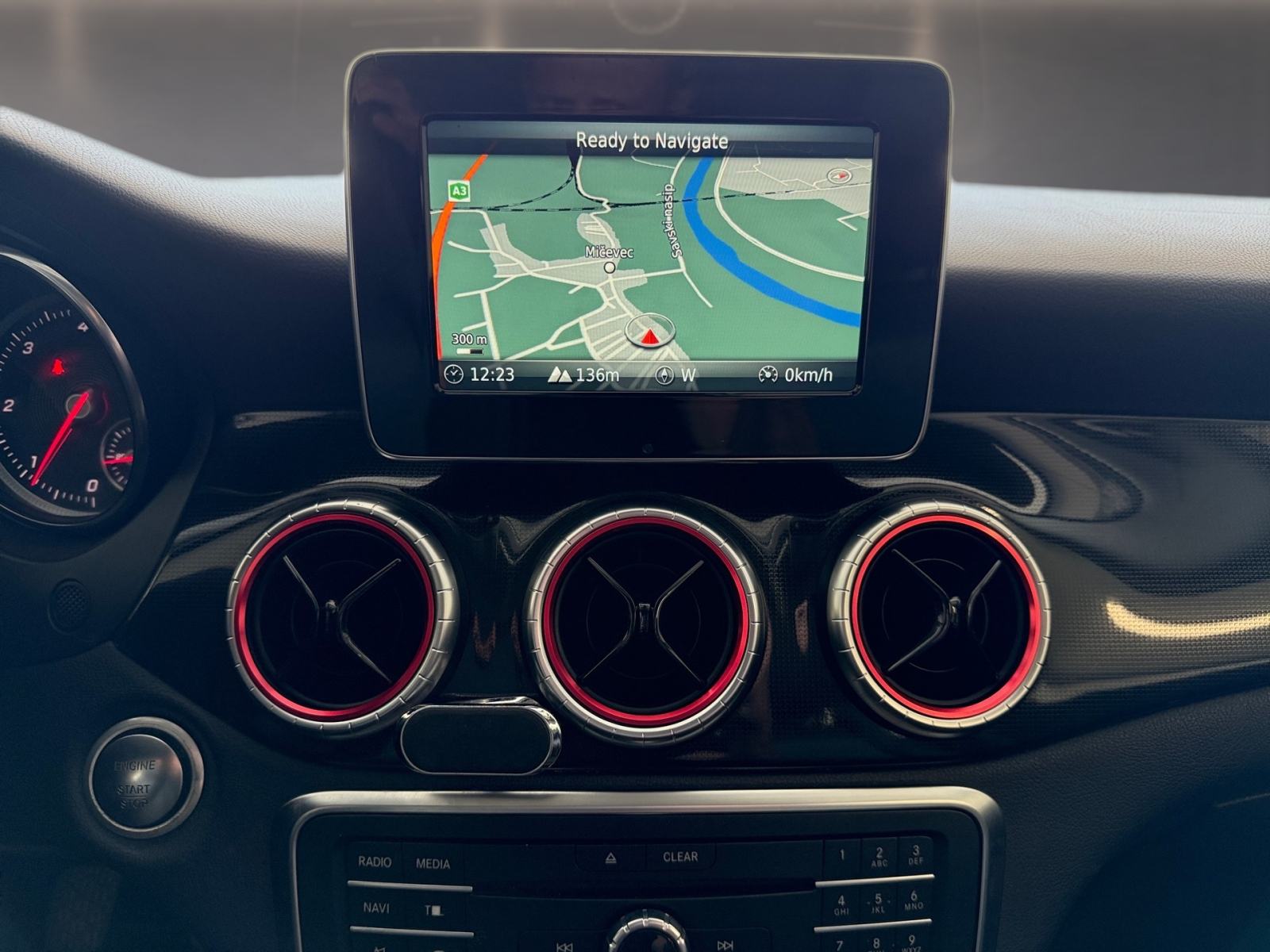 MERCEDES CLA 200 D ✔️ LED ✔️ DUPLE GUME ✔️MALI SERVIS ✔OBROČNA OTPLATA, fotografija 17