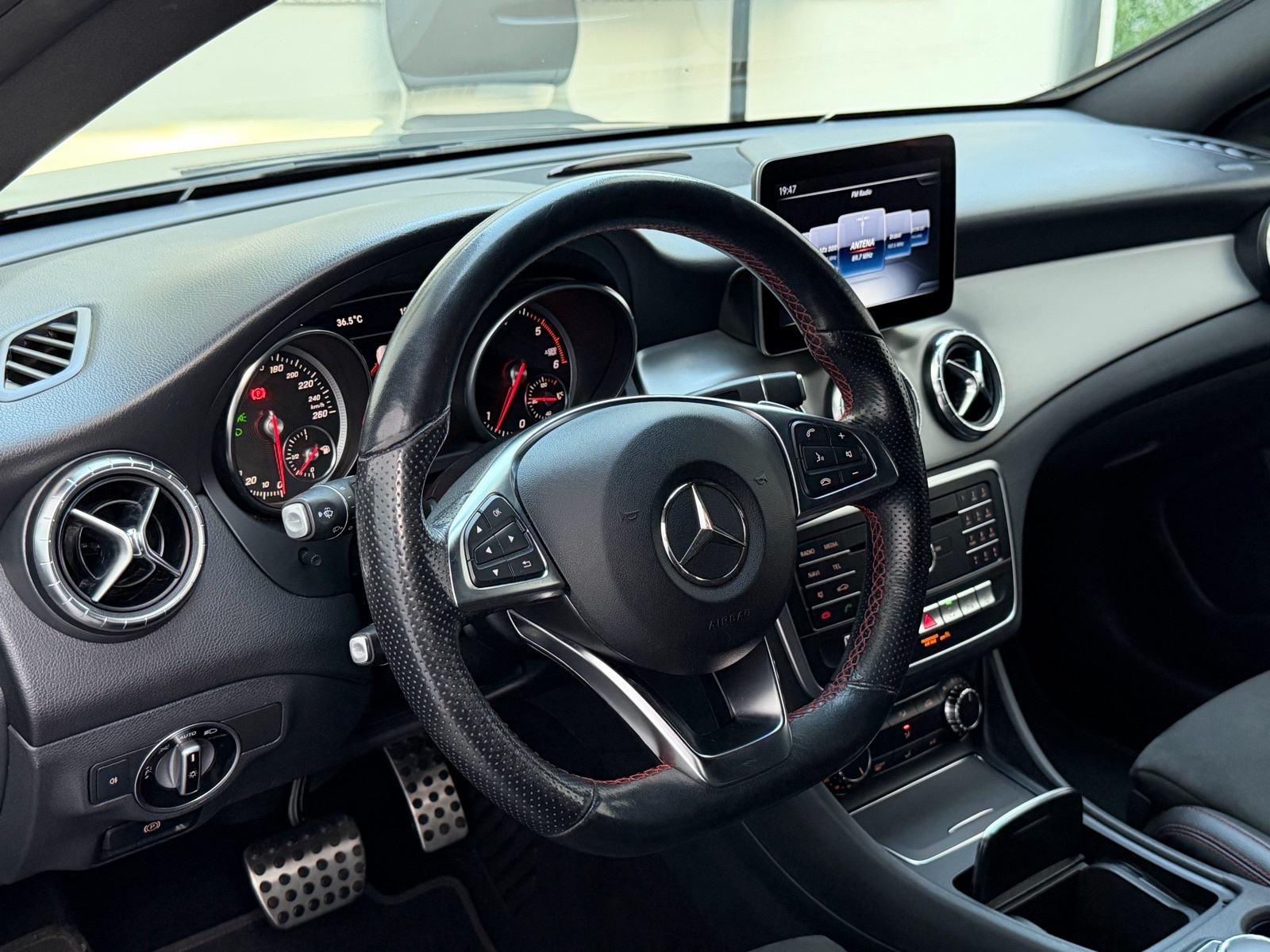 Mercedes CLA 200d AMG automatik-1. Vlasnik-Jamstvo-Leasing, fotografija 14