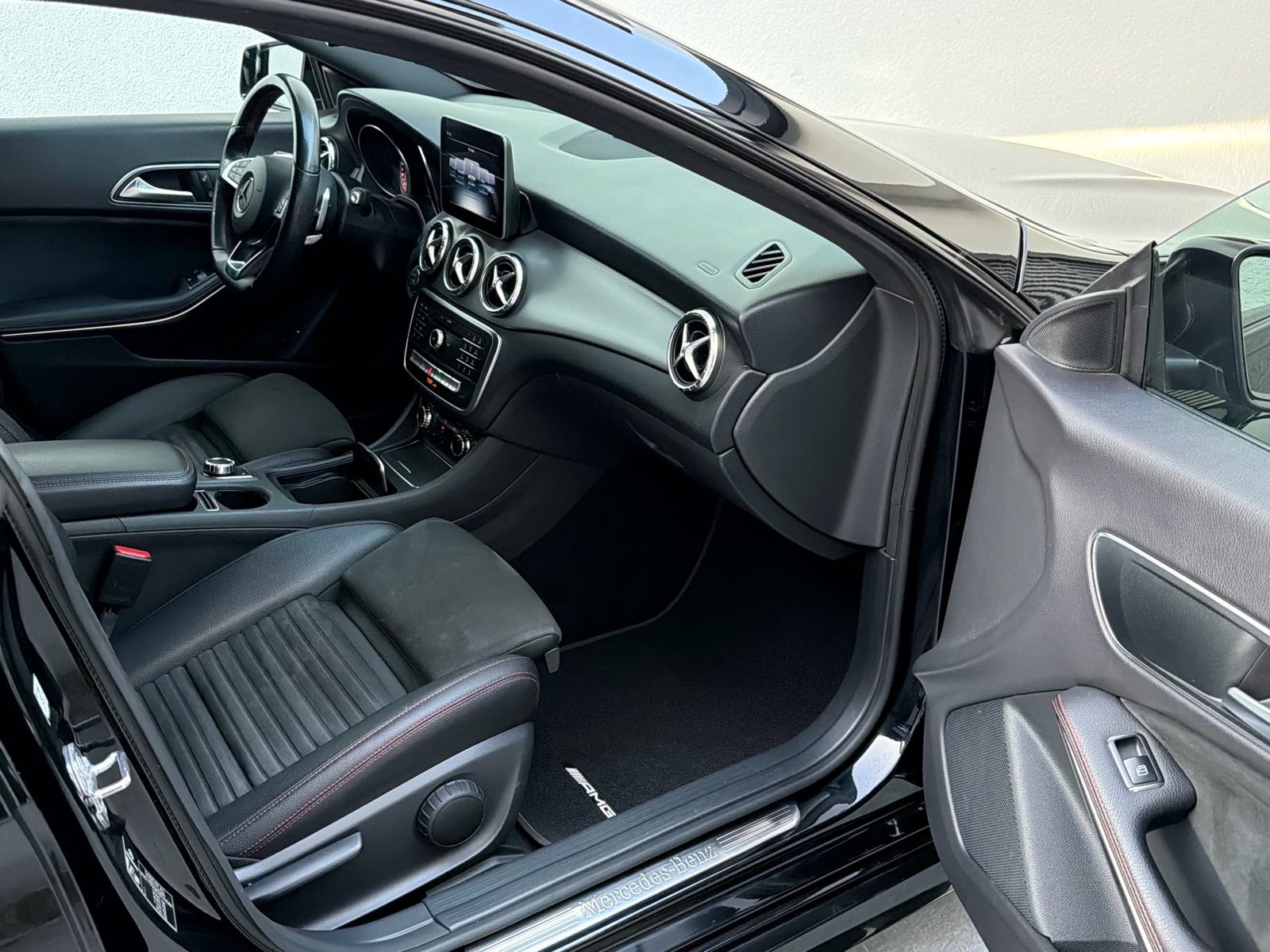 Mercedes CLA 200d AMG automatik-1. Vlasnik-Jamstvo-Leasing, fotografija 19