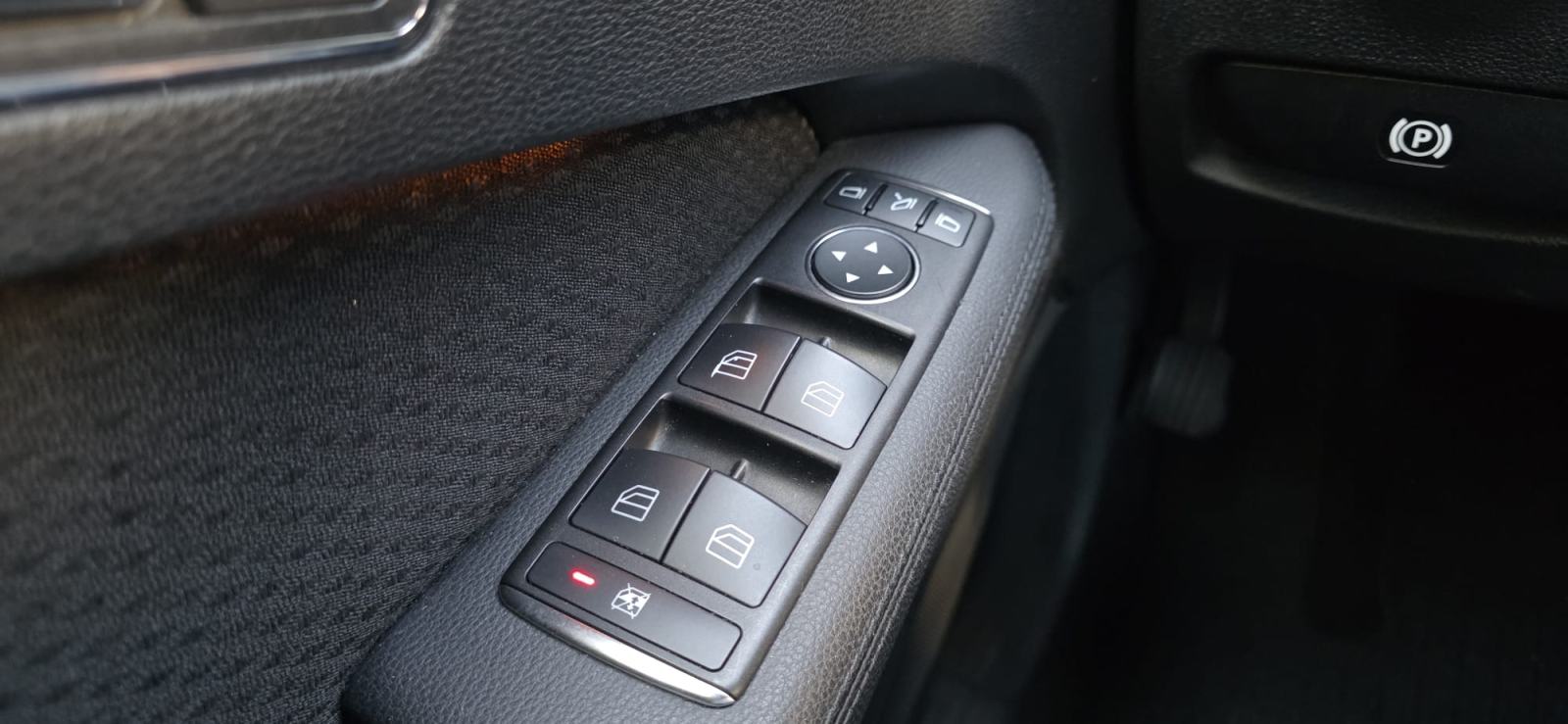 Mercedes E 220CDI, AUT, BI-XENON, AUT.KLIMA, NAVI, TEMP, PDC..., fotografija 10