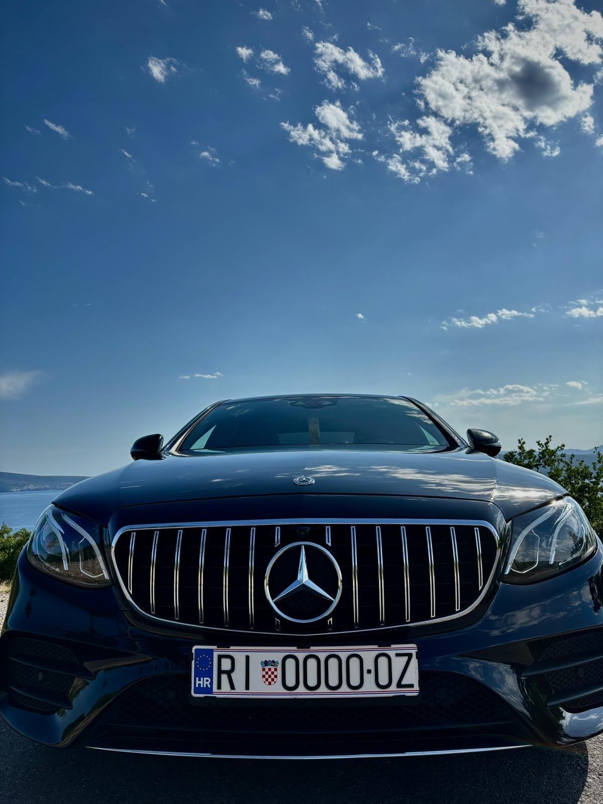 MERCEDES E 220d-AMG-2019-WIDESCREEN-PANORAMA-NOVE LJETNE GUME, fotografija 4