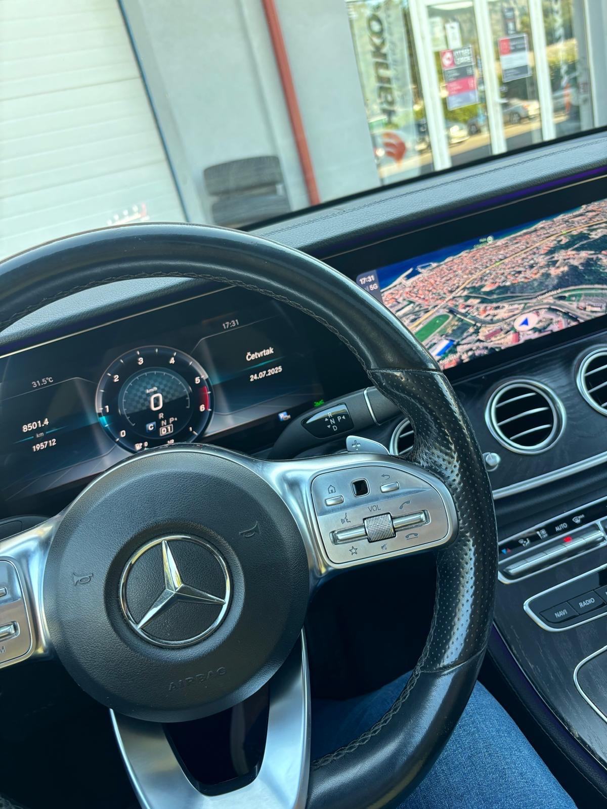 MERCEDES E 220d-AMG-2019-WIDESCREEN-PANORAMA-NOVE LJETNE GUME, fotografija 14