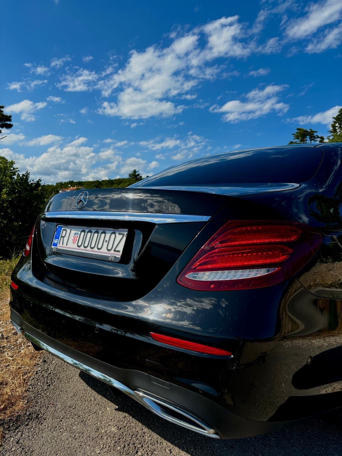 MERCEDES E 220d-AMG-2019-WIDESCREEN-PANORAMA-NOVE LJETNE GUME, fotografija 18