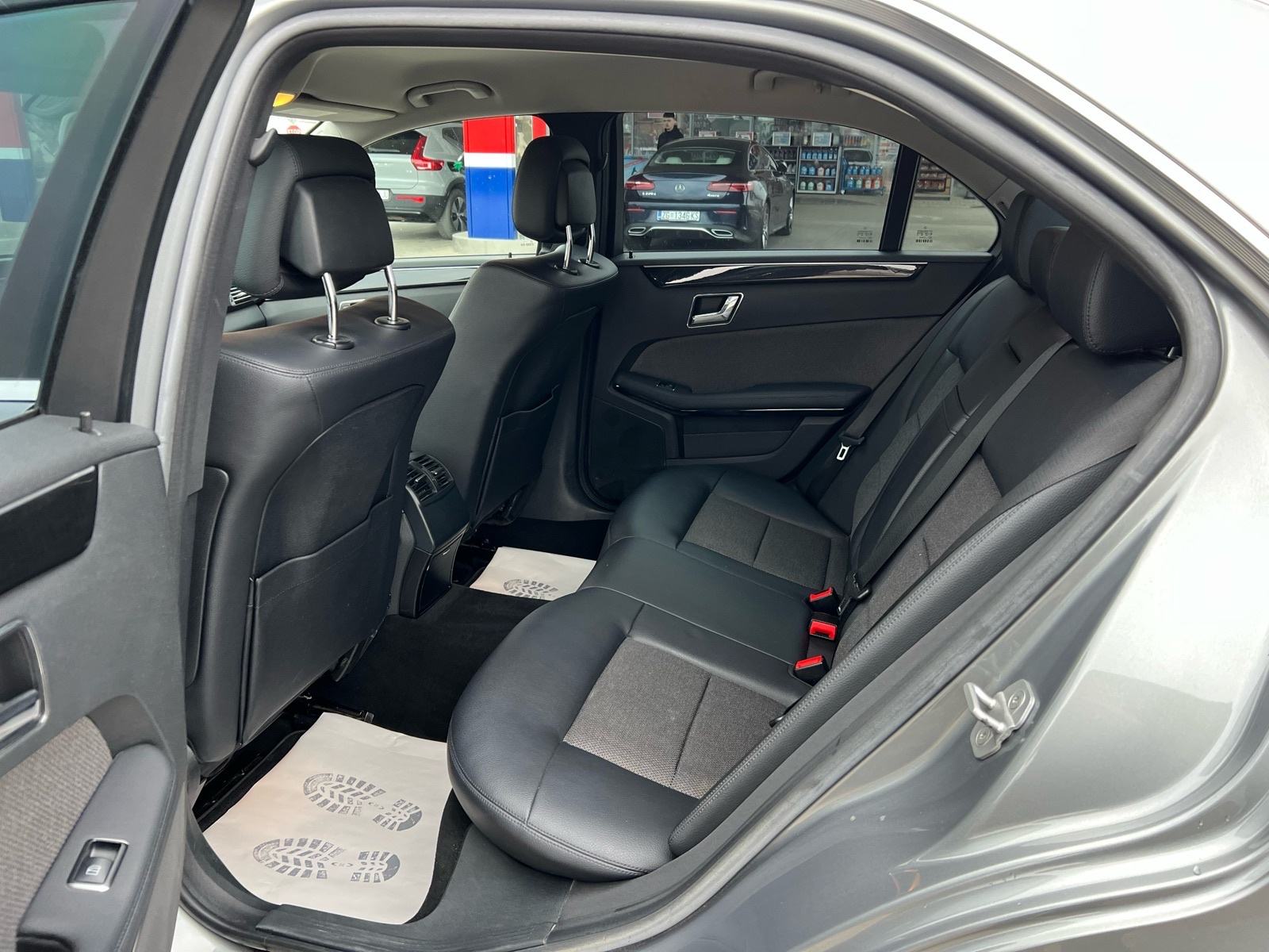 MERCEDES E-klasa 2.2d AVANGARDE 135TKM TOP TOP 13,900€!!!, fotografija 16