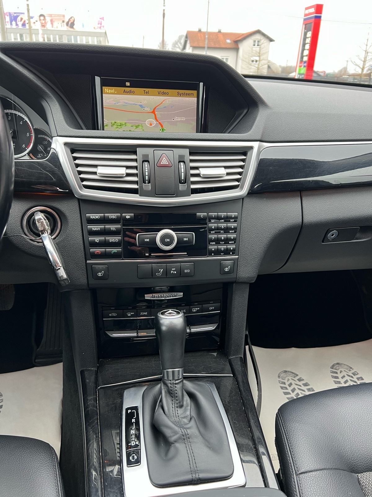 MERCEDES E-klasa 2.2d AVANGARDE 135TKM TOP TOP 13,900€!!!, fotografija 18
