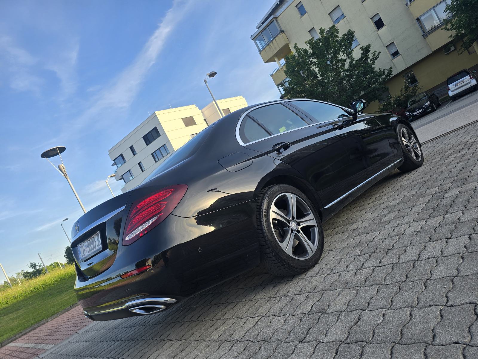 Mercedes-E-klasa Automatik Alu18,F1- Volan,Koza,Bi-Xsenon Kredit-Zamj, fotografija 7