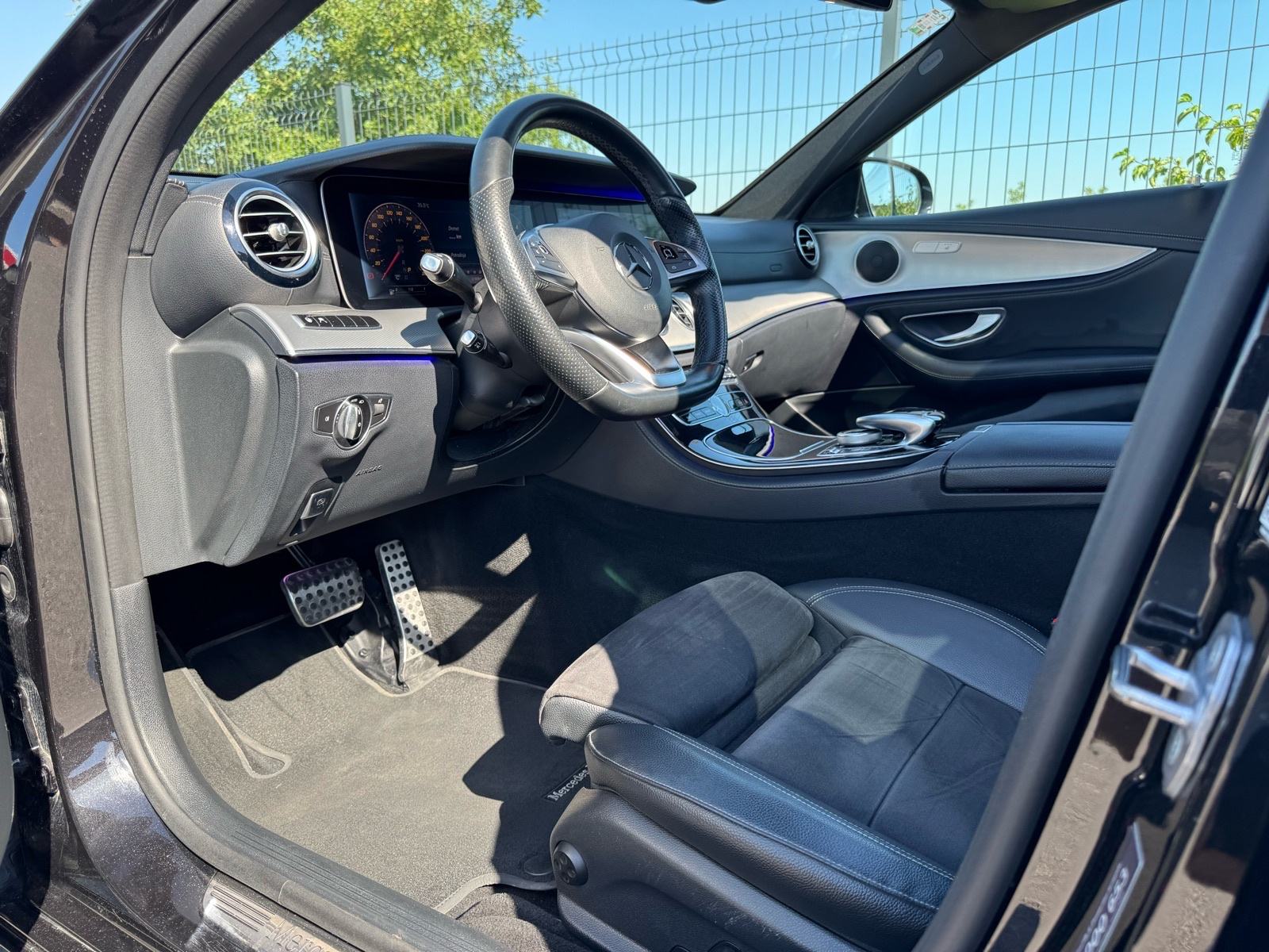 Mercedes E220d AMG, Pano, kamera 360, fotografija 7