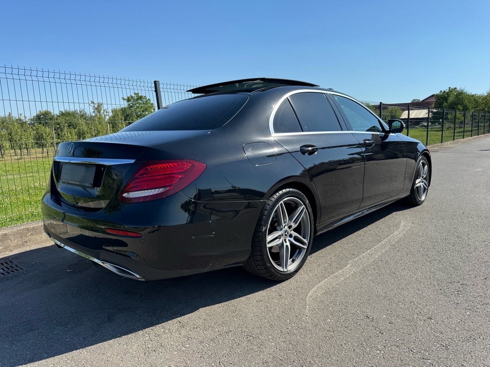 Mercedes E220d AMG, Pano, kamera 360, fotografija 3