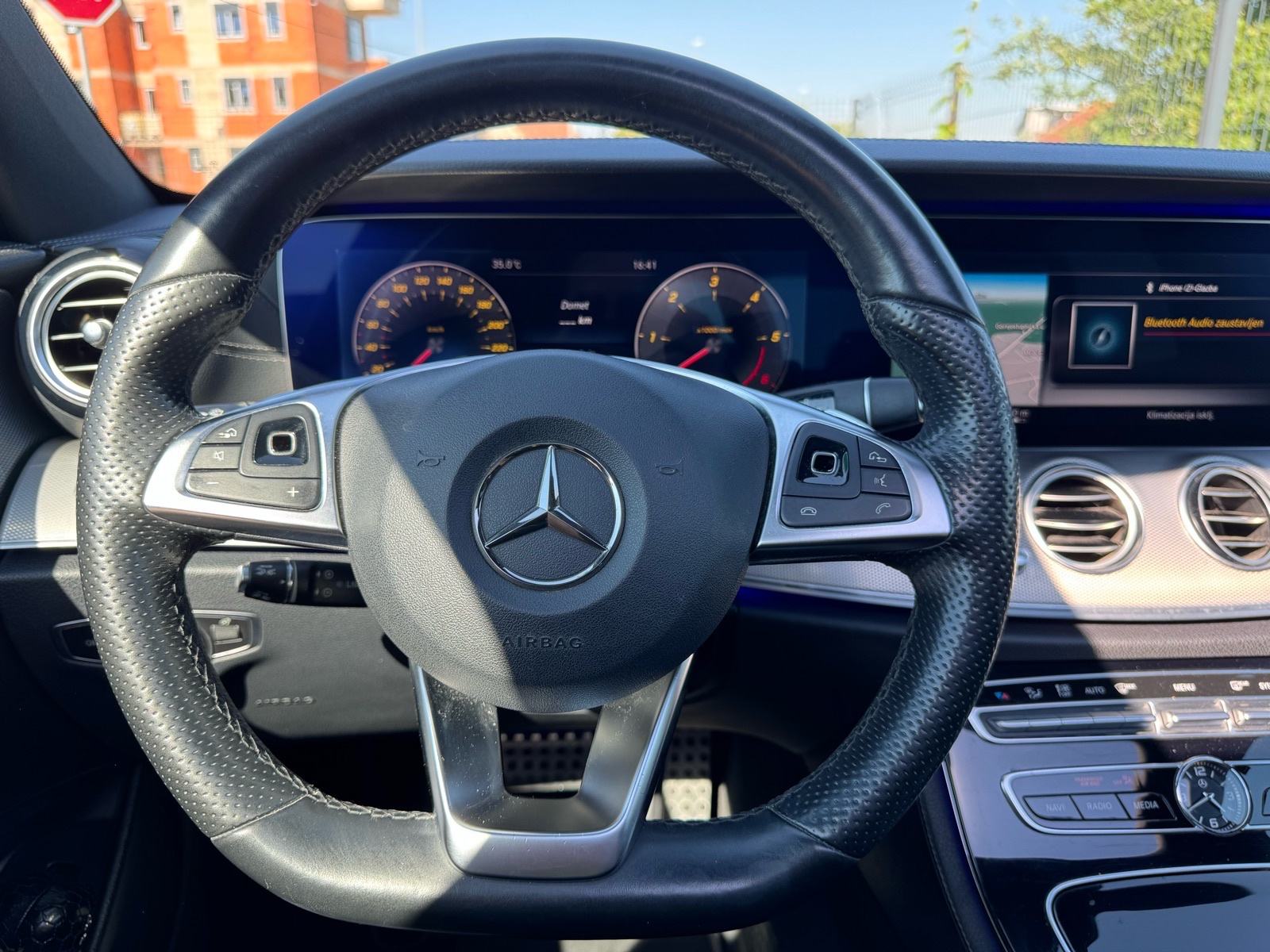 Mercedes E220d AMG, Pano, kamera 360, fotografija 10