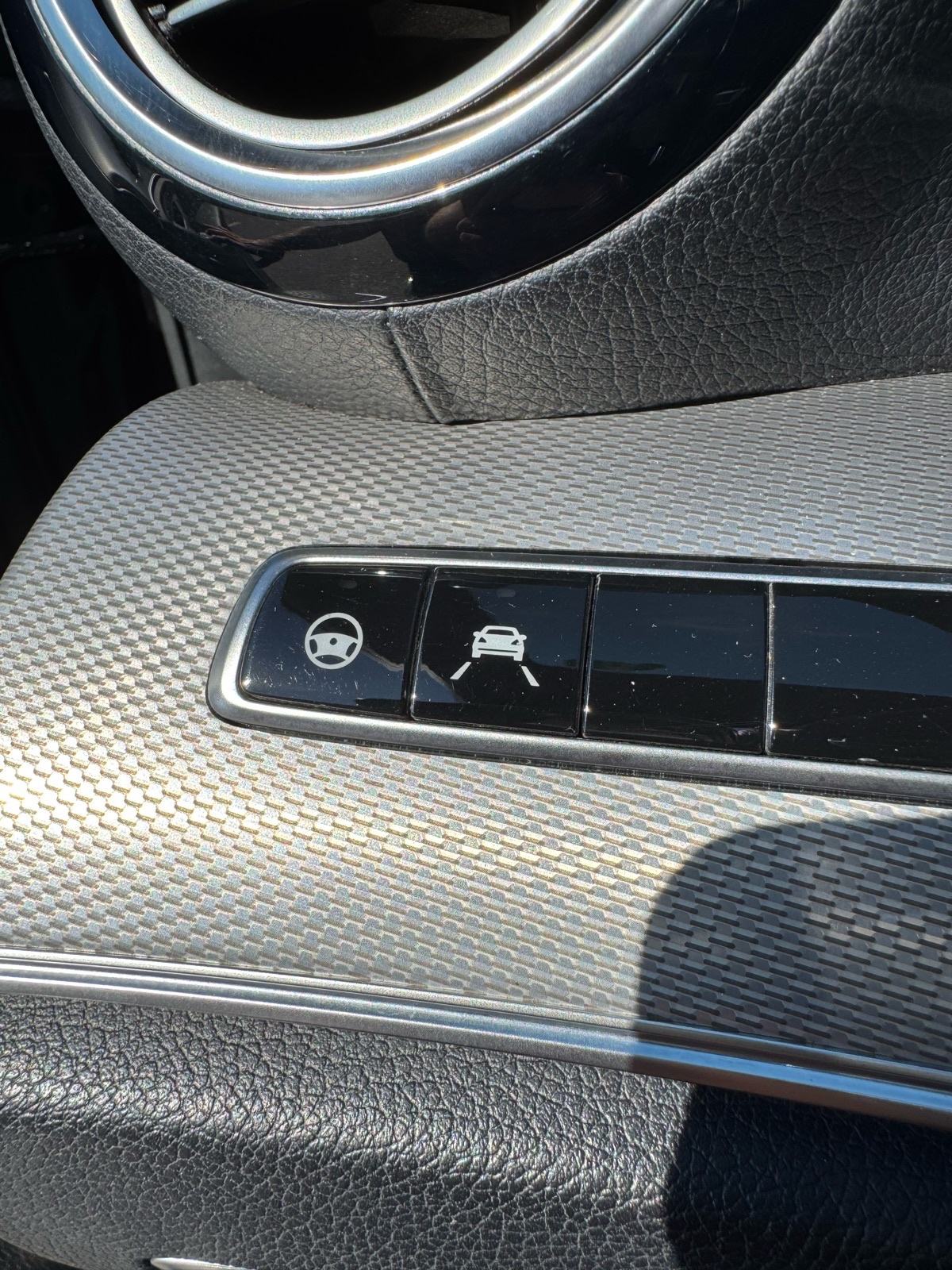 Mercedes E220d AMG, Pano, kamera 360, fotografija 17