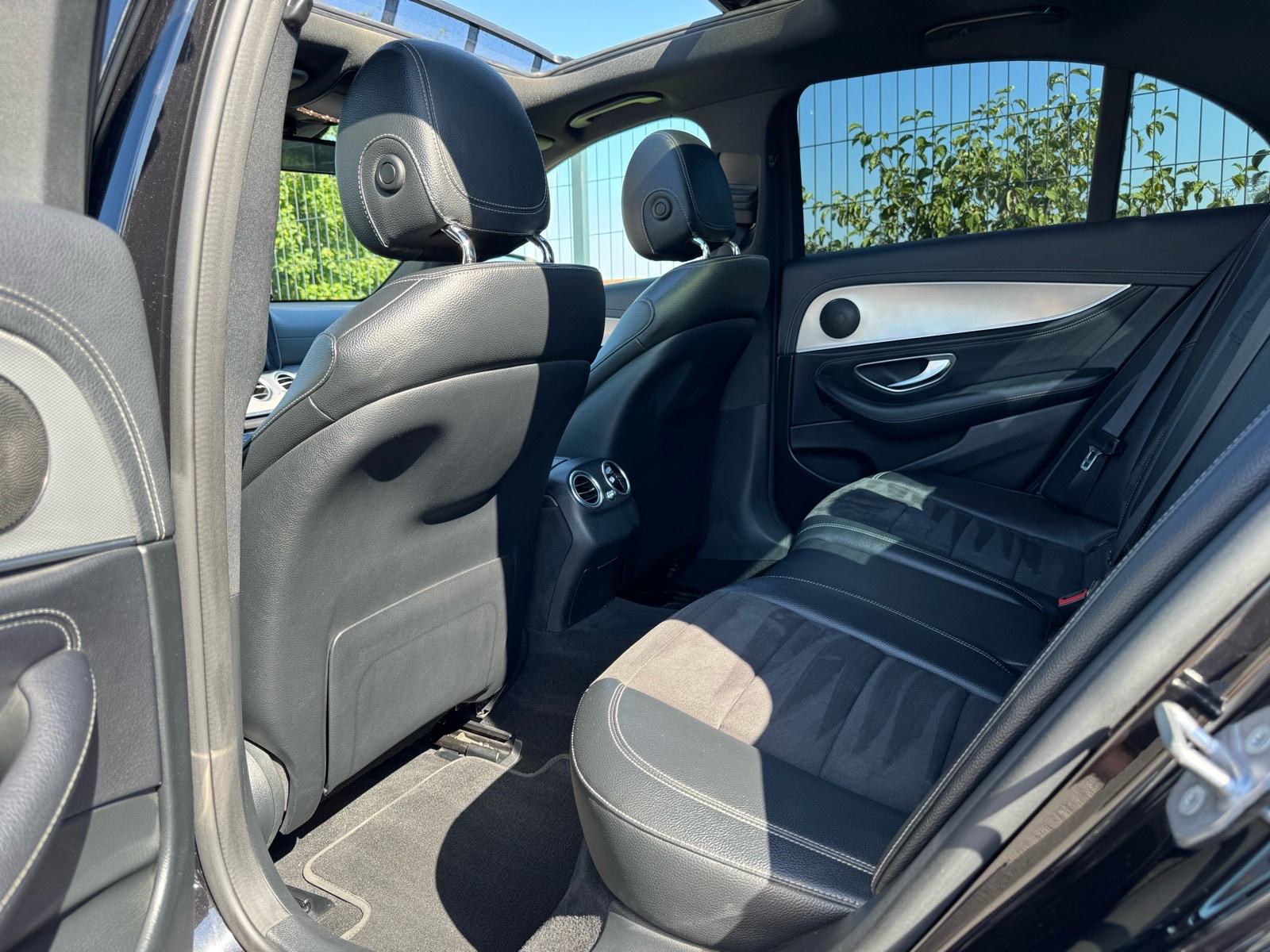 Mercedes E220d AMG, Pano, kamera 360, fotografija 9