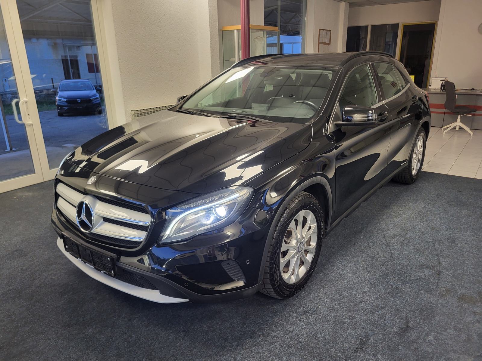 MERCEDES GLA 200 CDI KOŽA MEMORIJA SJEDALA TEMPOMAT NAVI LED+XENON, pogled izvana - slika 1