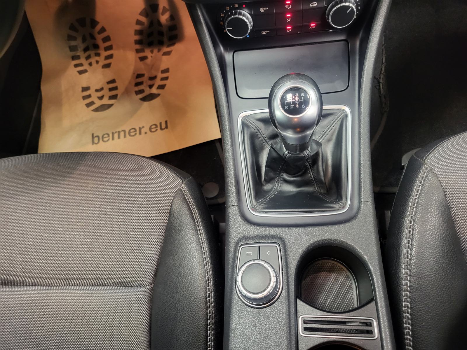 MERCEDES GLA 200 CDI KOŽA MEMORIJA SJEDALA TEMPOMAT NAVI LED+XENON, fotografija 16