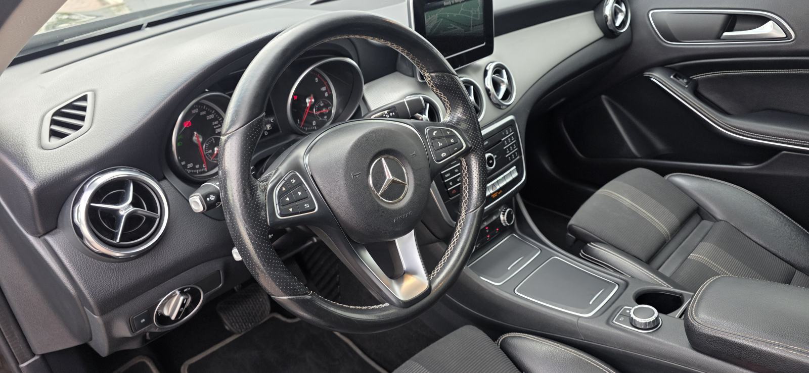 Mercedes GLA 200d, F1 AUT, FULL LED, EL. PANO, NAVI, 2XPDC, TEMP.., fotografija 12