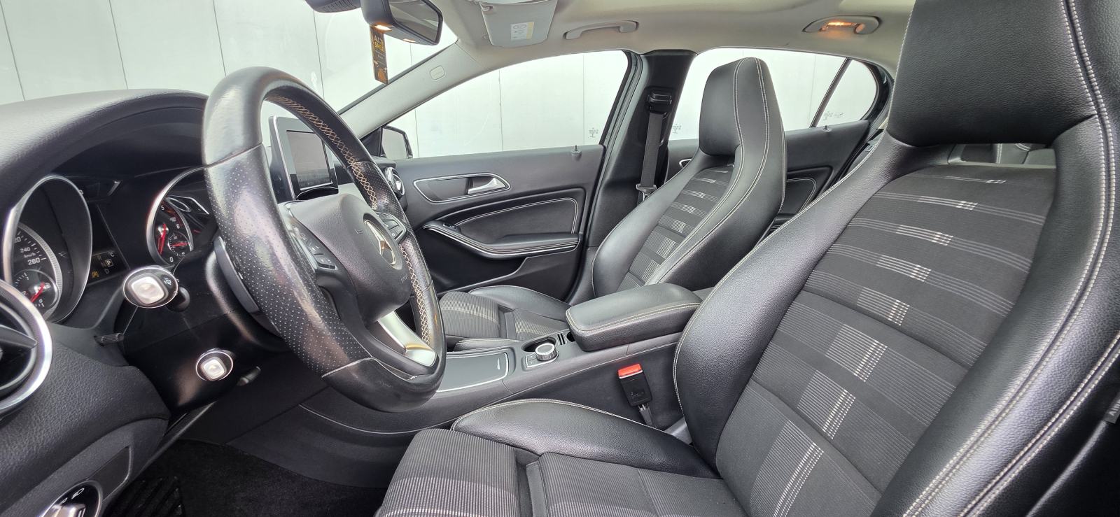 Mercedes GLA 200d, F1 AUT, FULL LED, EL. PANO, NAVI, 2XPDC, TEMP.., fotografija 13