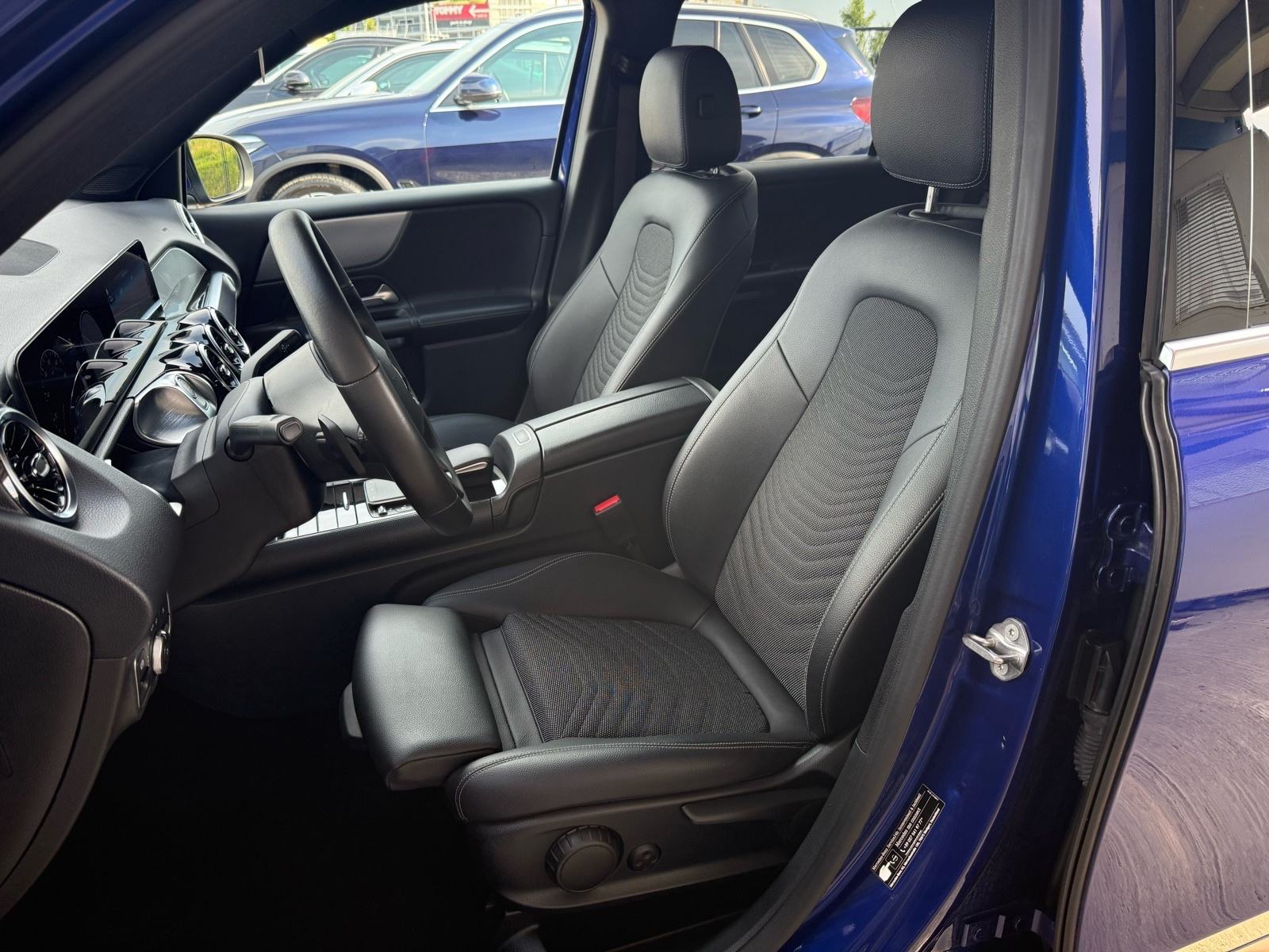 Mercedes GLB 200 AUTOMATIK °WIDESCREEN°KOŽA°LEASING BEZ UČEŠĆA°, fotografija 18