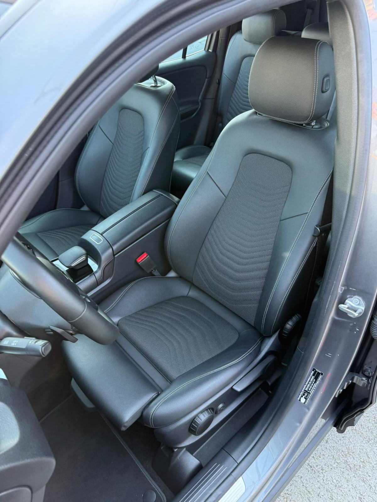 Mercedes GLB 200D AUTOMATIK 7-SJEDALA °WIDESCREEN°LEASIGN BEZ UČEŠĆA°, fotografija 13