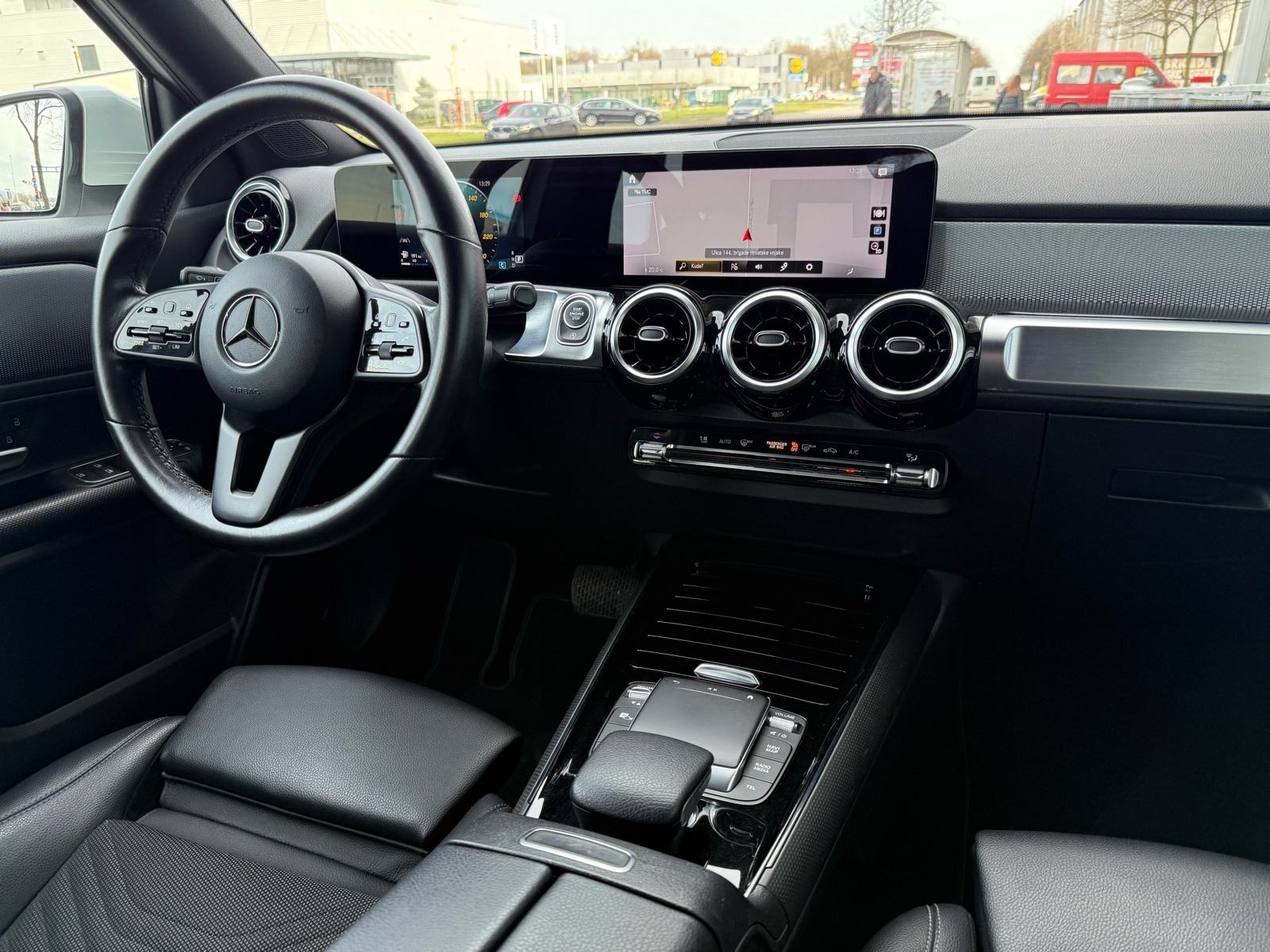 Mercedes GLB 200D AUTOMATIK °VELIKA NAVI°KAMERA°LEASING BEZ UČEŠĆA°, fotografija 13