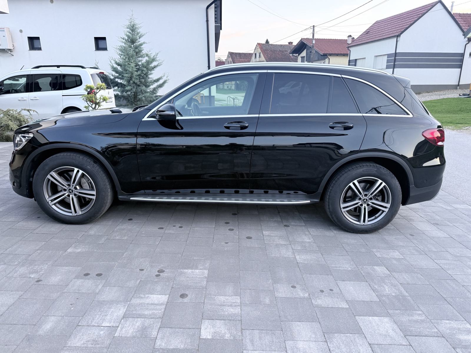 MercedesGLC 200 4MATIC, REG DO 2/27, 153tkm SERVISNA, U SUSTAVU PDV-a,, fotografija 2