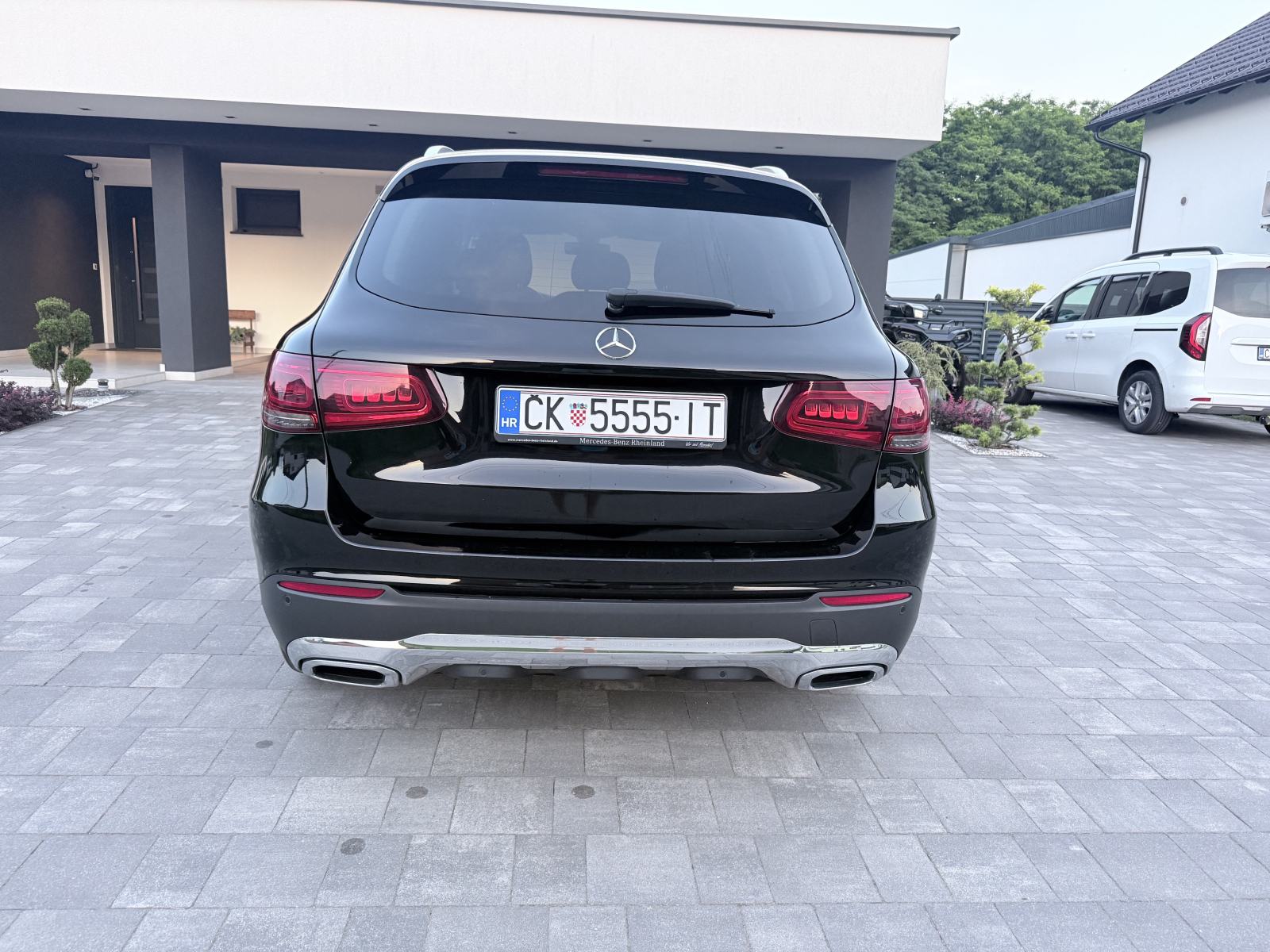 MercedesGLC 200 4MATIC, REG DO 2/27, 153tkm SERVISNA, U SUSTAVU PDV-a,, fotografija 4