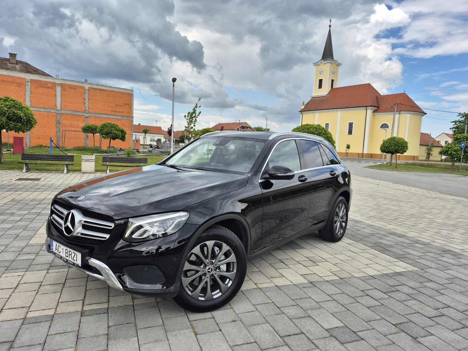 Mercedes GLC 220 d 4MATIC Ambient, kamera,mrtvi kut,kuka,9G,Keyless, pogled izvana - slika 1