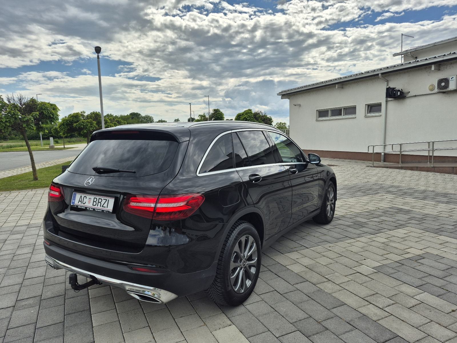 Mercedes GLC 220 d 4MATIC Ambient, kamera,mrtvi kut,kuka,9G,Keyless, fotografija 8