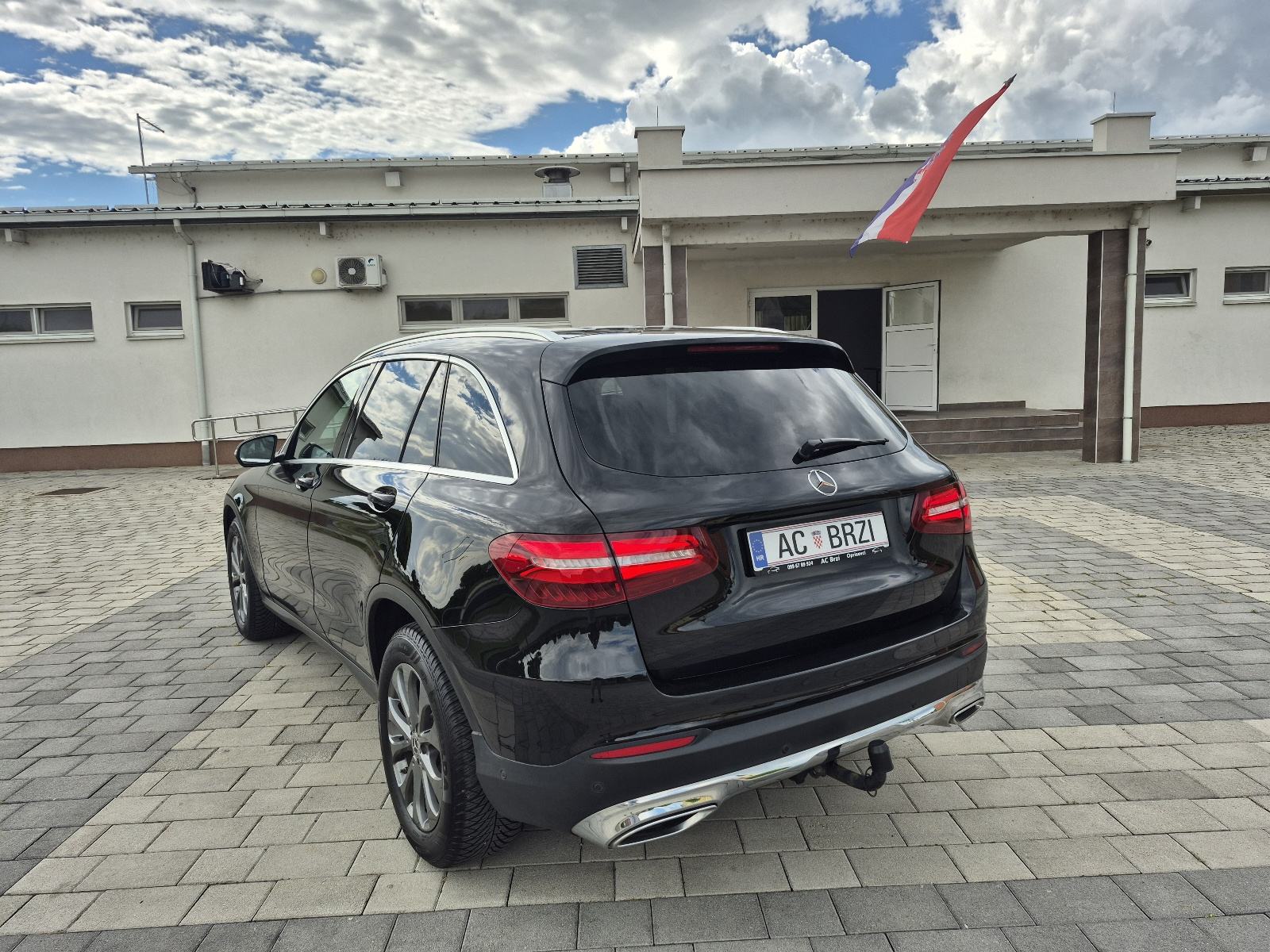 Mercedes GLC 220 d 4MATIC Ambient, kamera,mrtvi kut,kuka,9G,Keyless, fotografija 6