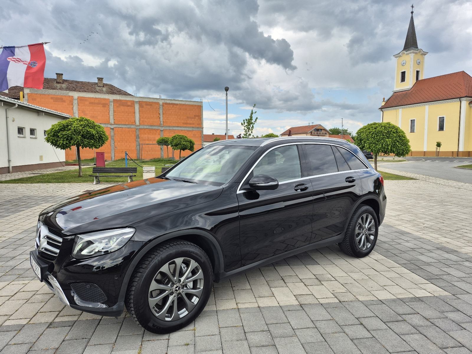 Mercedes GLC 220 d 4MATIC Ambient, kamera,mrtvi kut,kuka,9G,Keyless, pogled izvana - slika 3