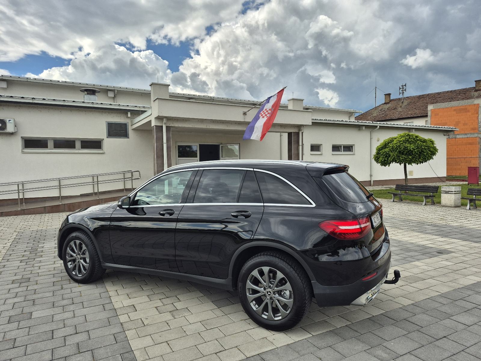 Mercedes GLC 220 d 4MATIC Ambient, kamera,mrtvi kut,kuka,9G,Keyless, pogled izvana - slika 5