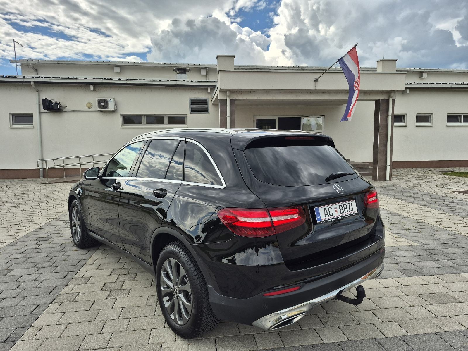 Mercedes GLC 220 d 4MATIC Ambient, kamera,mrtvi kut,kuka,9G,Keyless, fotografija 17
