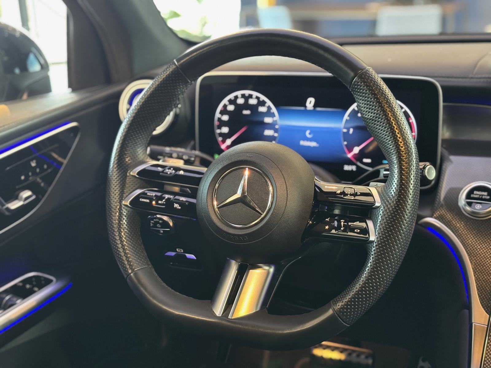Mercedes GLC 220d 4Matic AMG - Digital Light, kamera 360°, alu 20", fotografija 12