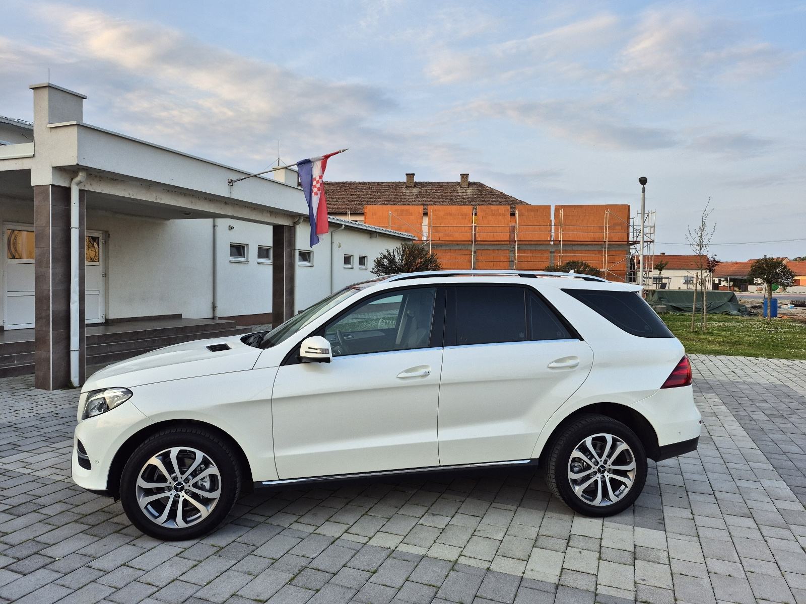 Mercedes GLE 250d 4MATIC 9G,AMG line,panorama,Full LED,kuka,kamere360, fotografija 3