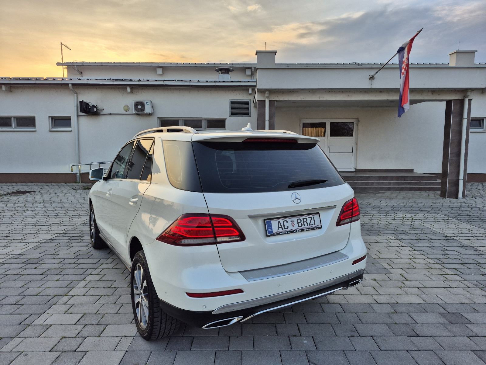 Mercedes GLE 250d 4MATIC 9G,AMG line,panorama,Full LED,kuka,kamere360, fotografija 5