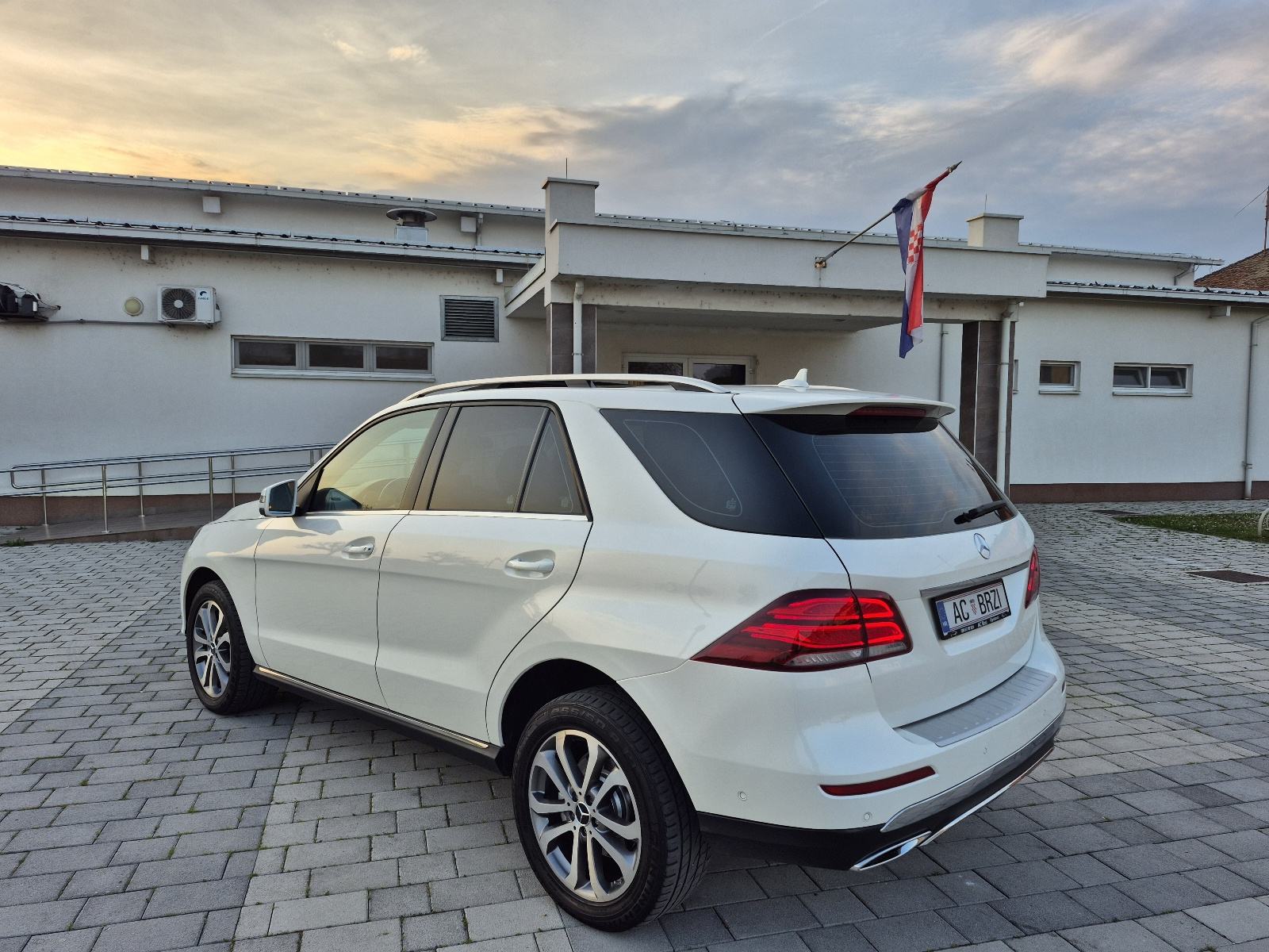 Mercedes GLE 250d 4MATIC 9G,AMG line,panorama,Full LED,kuka,kamere360, fotografija 4