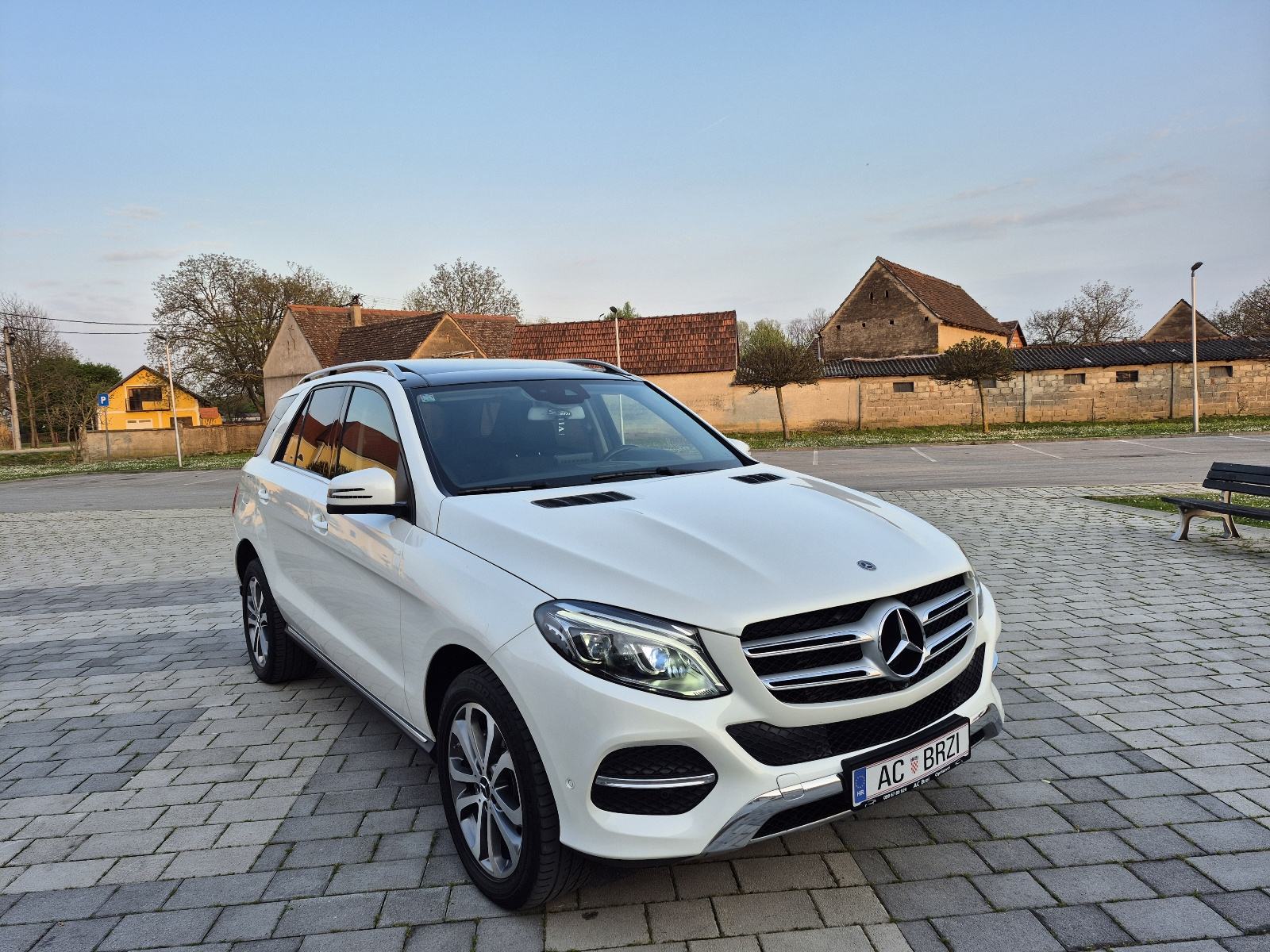 Mercedes GLE 250d 4MATIC 9G,AMG line,panorama,Full LED,kuka,kamere360, fotografija 11