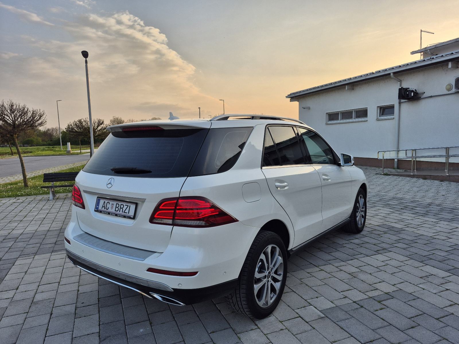 Mercedes GLE 250d 4MATIC 9G,AMG line,panorama,Full LED,kuka,kamere360, fotografija 7
