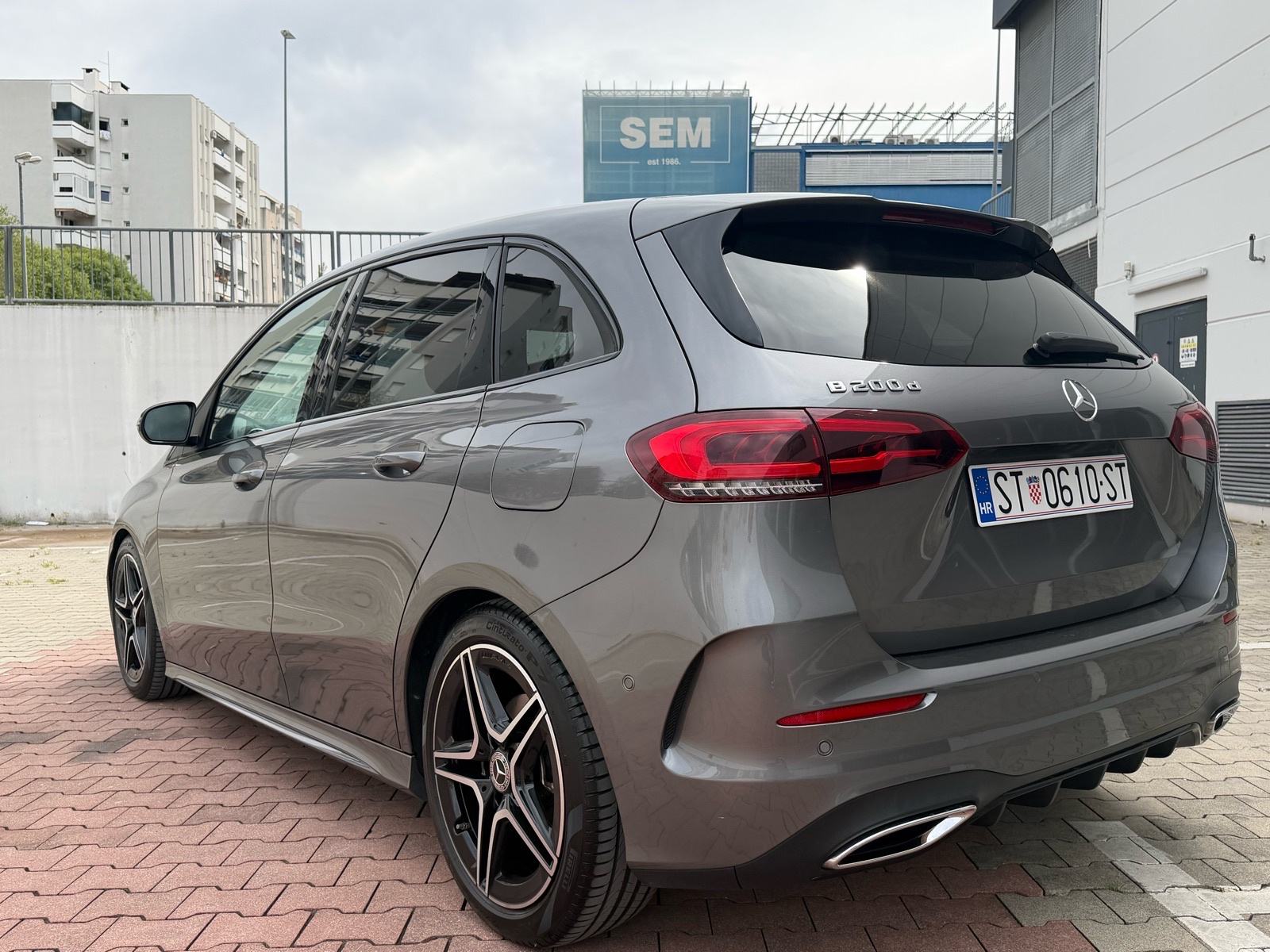 MERCEDES B 200 d FULL AMG ❗️49500 KM ❗️MODEL 2022 g TOP STANJE NOVO, pogled izvana - slika 4