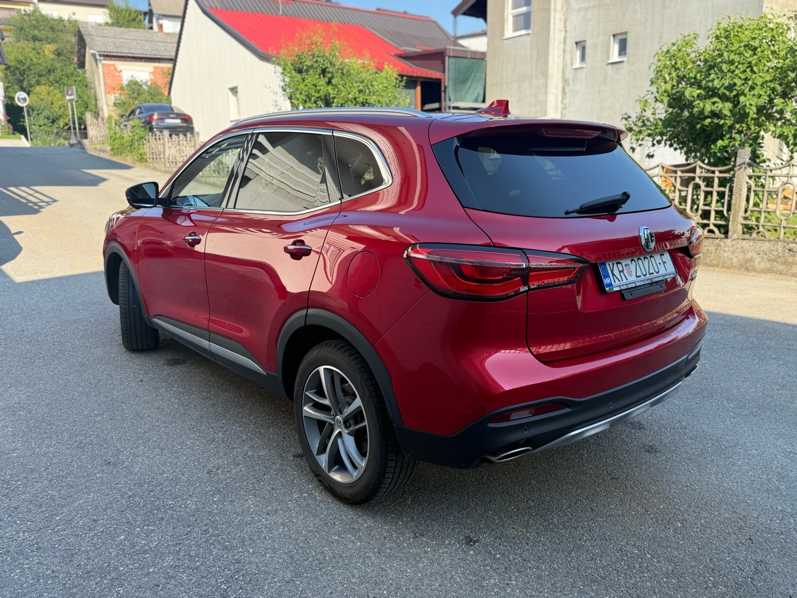 MG EHS 1.5 PHEV Luxury automatik, fotografija 3