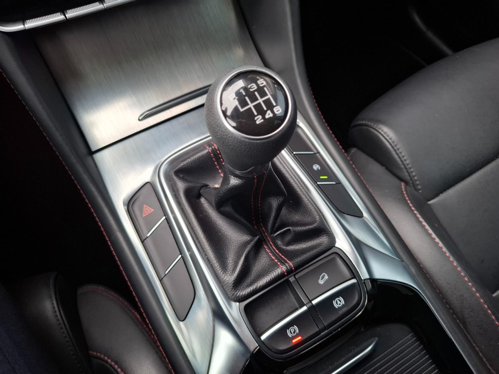 MG HS Comfort 1.5T-GDI ODLIČNO OHRANJENO - TOP OPREMA, fotografija 14