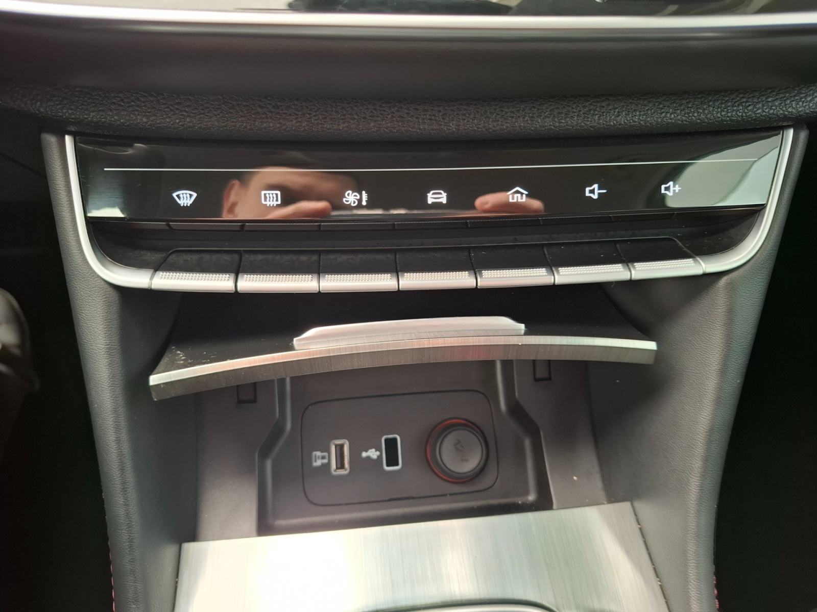 MG HS Comfort 1.5T-GDI ODLIČNO OHRANJENO - TOP OPREMA, fotografija 15