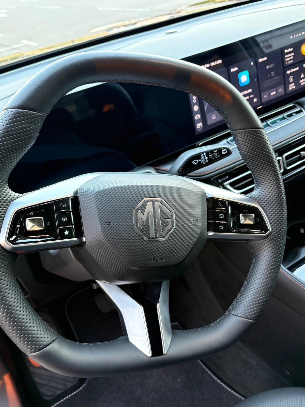 MG HS Hibrid+ Luxury, fotografija 8