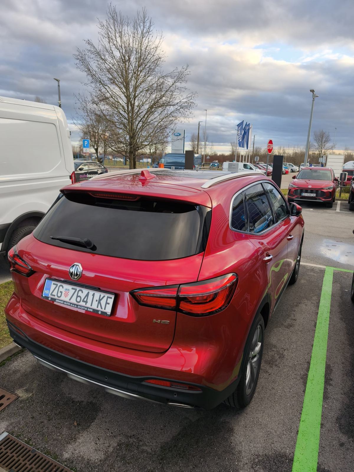 MG HS LUXURY AT 1,5 T 162 KS 5V automatik, fotografija 1