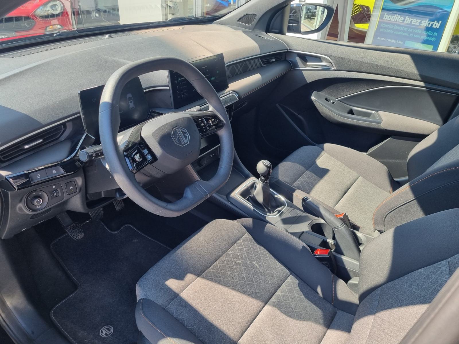 MG MG3 1.5 COMFORT - ODLIČNO OHRANJEN - TOP OPREMA, fotografija 8