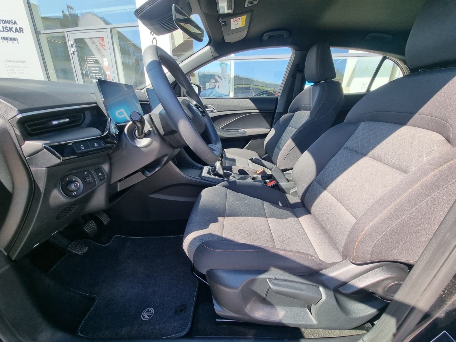MG MG3 1.5 COMFORT - ODLIČNO OHRANJEN - TOP OPREMA, fotografija 11