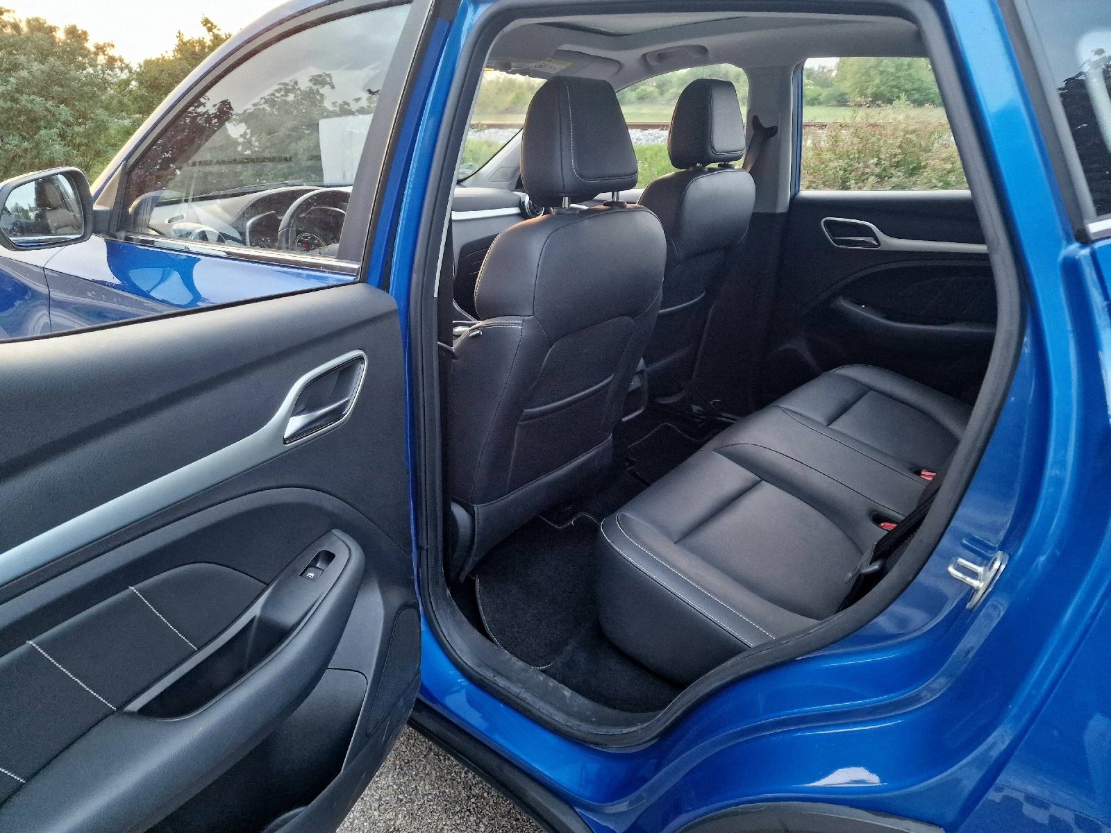 MG ZS EV Luxury, fotografija 15