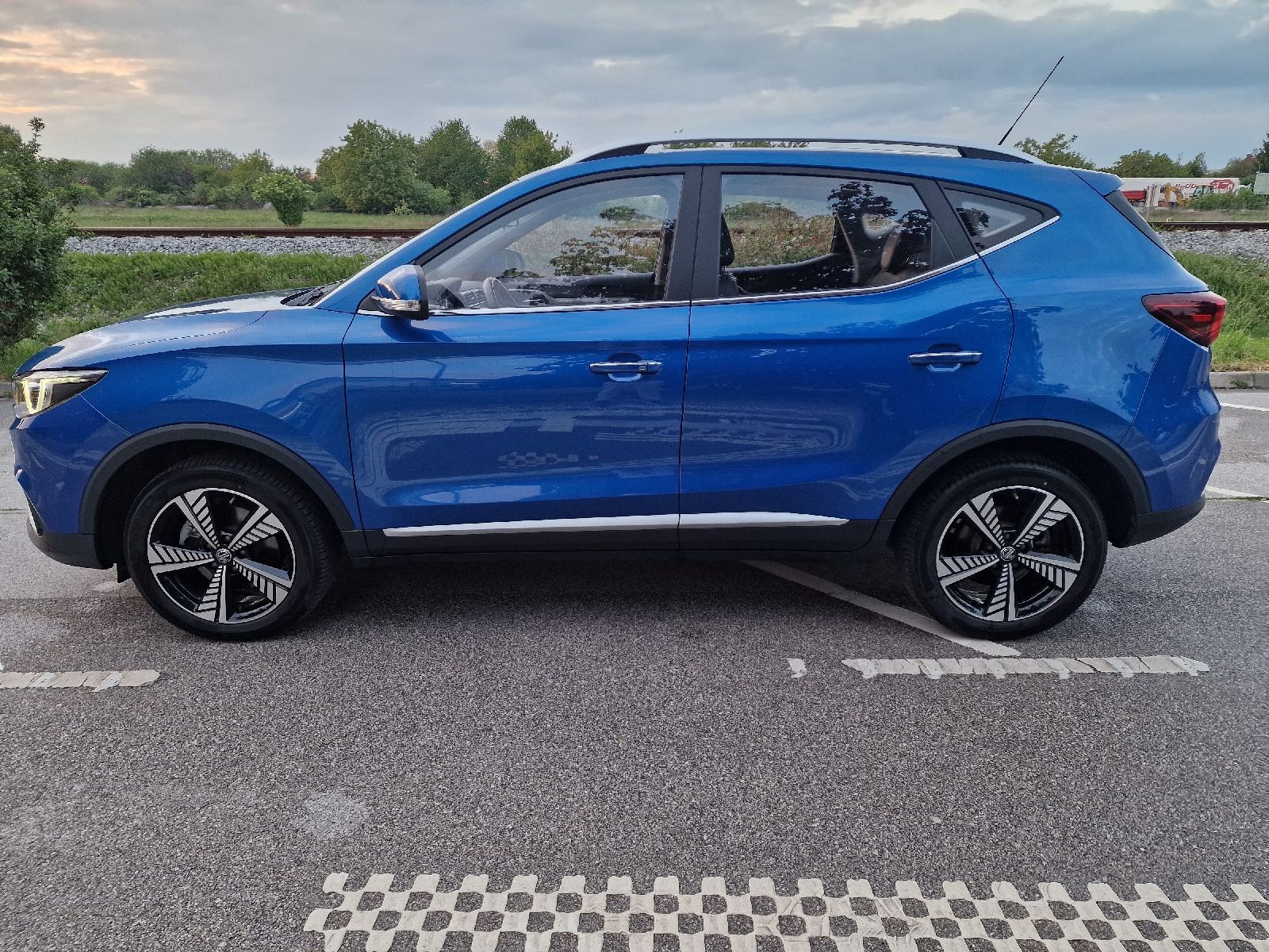 MG ZS EV Luxury, fotografija 11