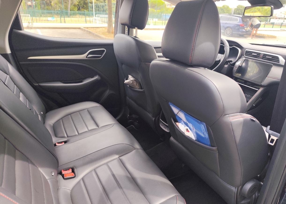 MG ZS Luxury 2024 – Full oprema, Registriran do 06/2027, fotografija 17